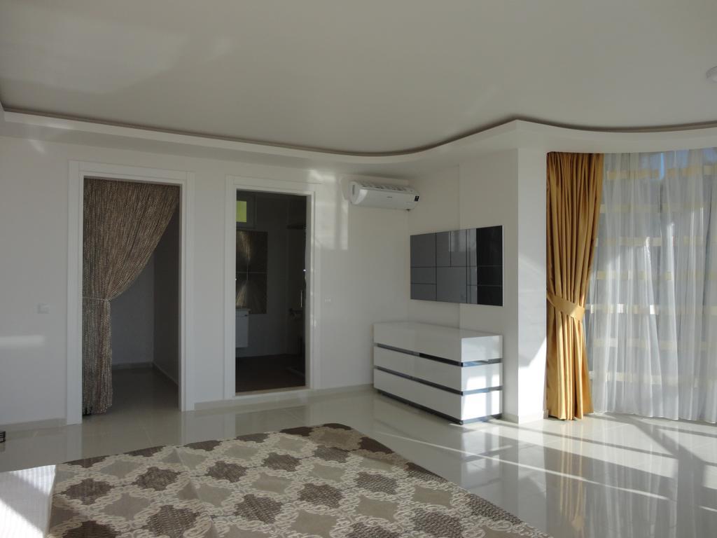 Yalcin Kusadası